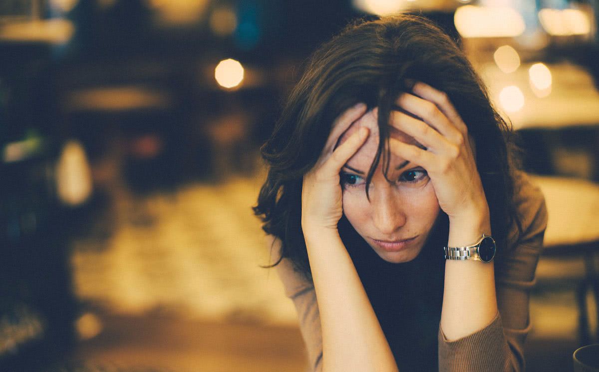 17岁少年恋上38岁女老师,父亲强势干预,最终酿成悲剧