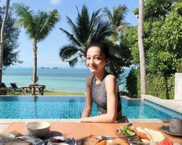 张韶涵晒出自己的豪宅,仿佛住在毛坯房一样,墙面还是水泥状态