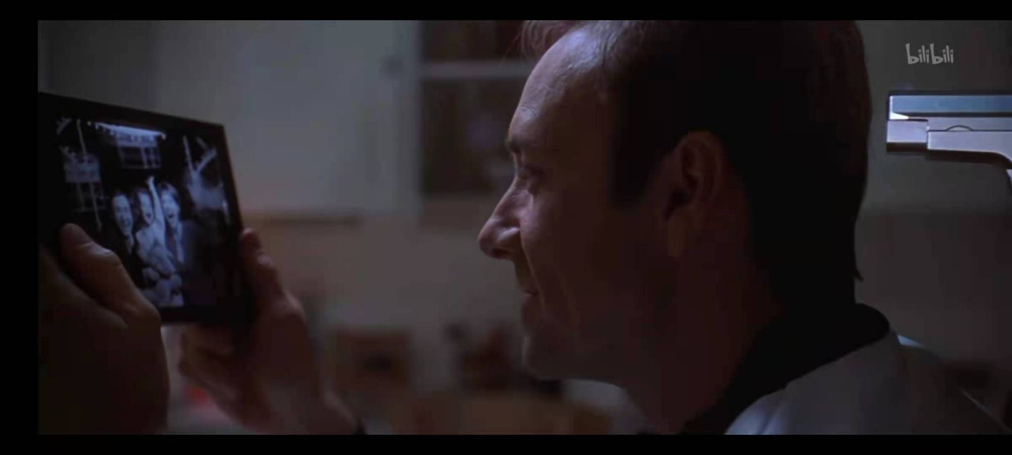 《美国丽人》影评——集合的偶然性 荒诞的必然性