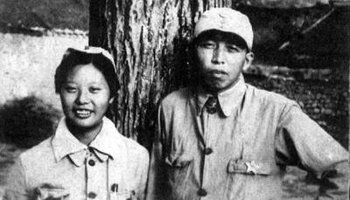 1960年,中将詹才芳路过南京,许世友敬军礼:热烈欢迎老首长