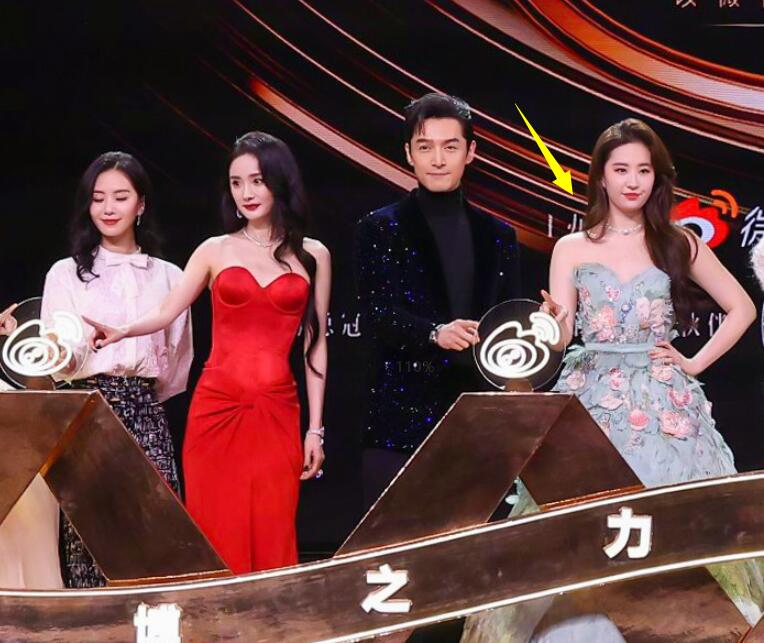 37岁杨幂遇见36岁刘亦菲,整容脸和自然衰老脸,差距一目了然