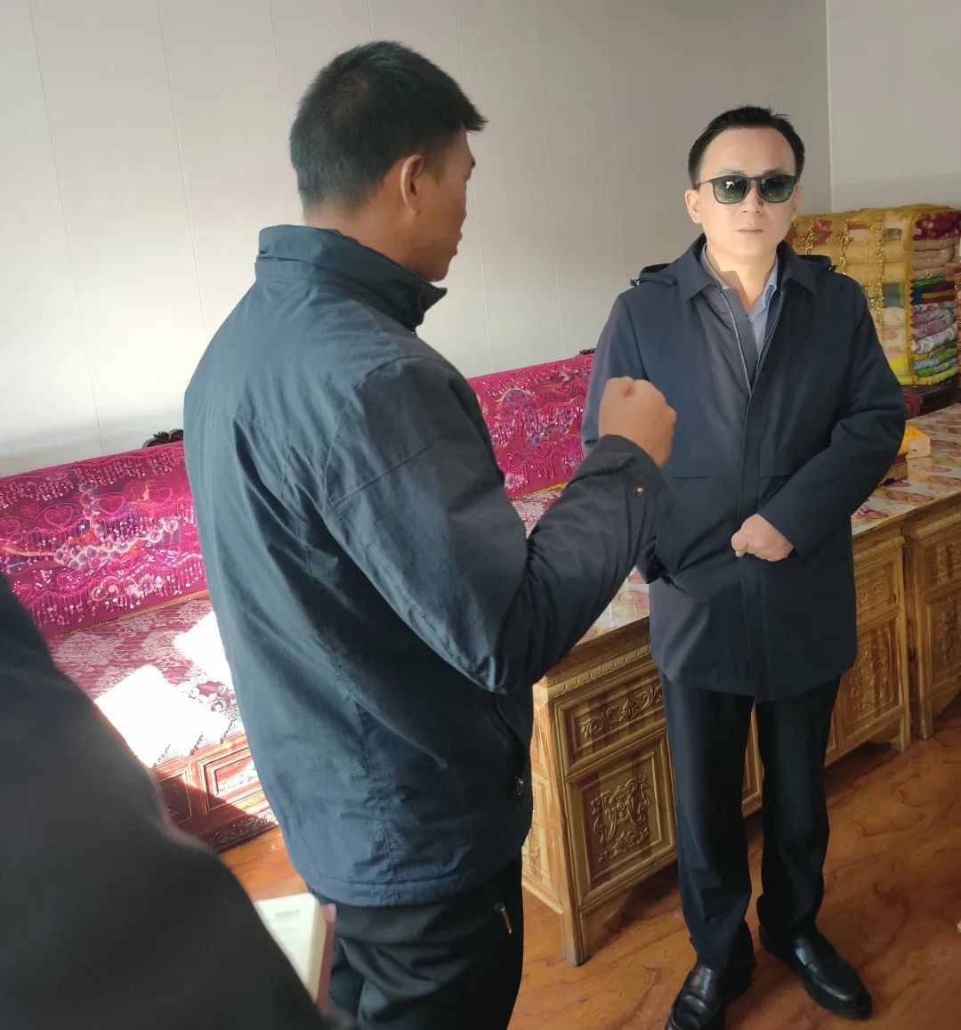 龚一枫副市长一行深入夏曲镇灾后重建安置房建设点进行督导检查