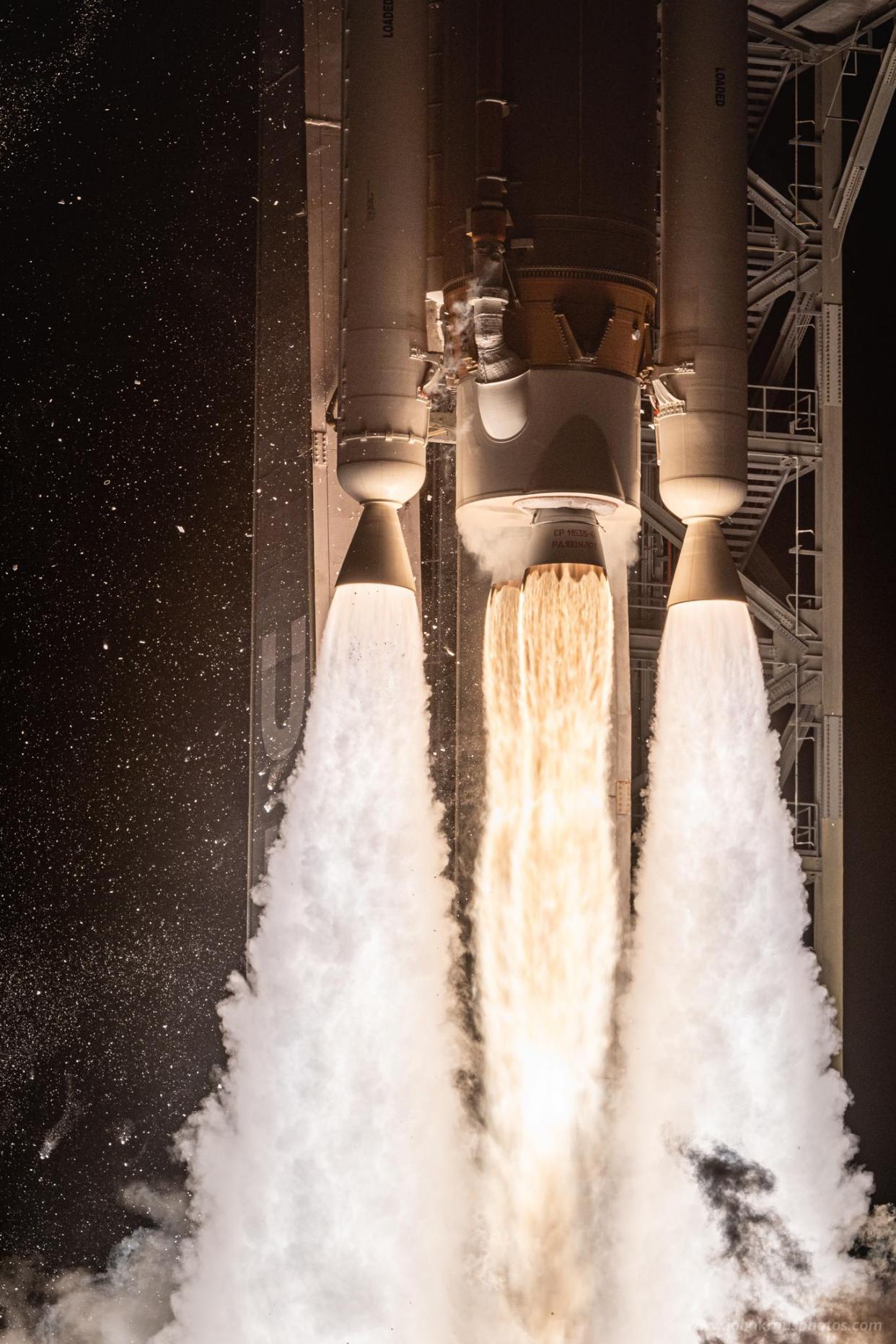 宇宙神5系列火箭共有14个型号,分为400系列和500系列,采用的动力结构