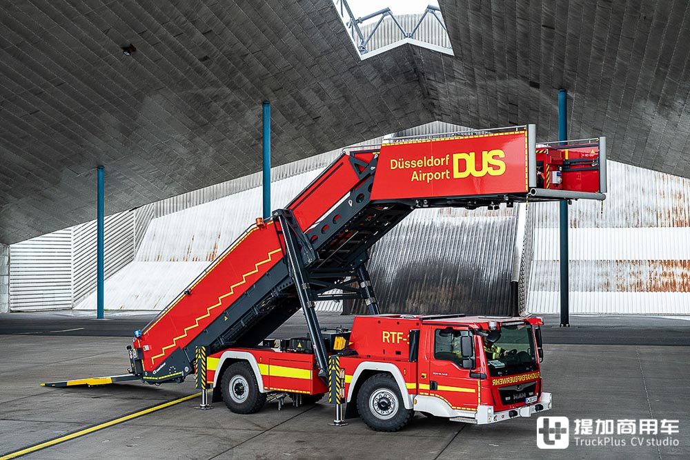 低入口改装曼恩tgm底盘真萌卢森宝亚e5000机场救援梯实拍