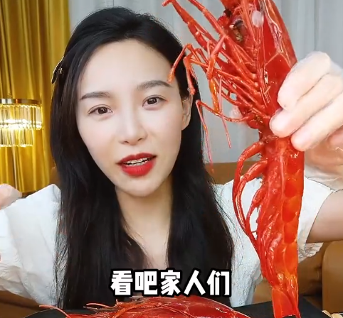 小贝饿了圈外老公罕见露面,穿衣时尚背影帅,于明年备孕生娃