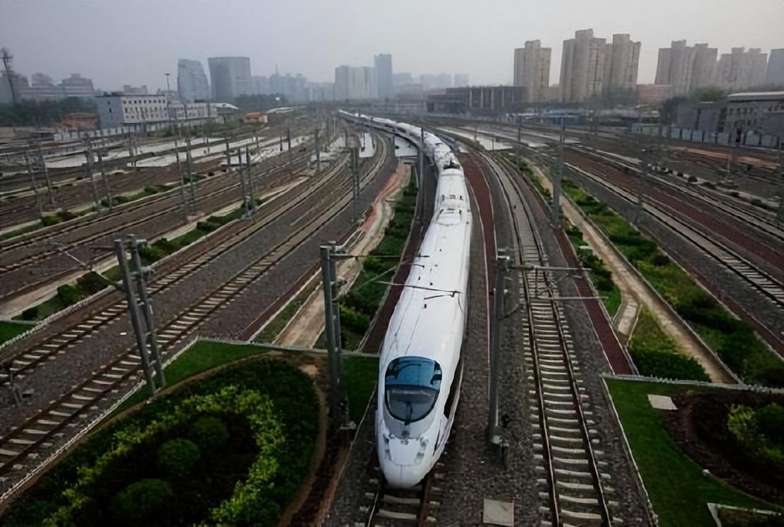 京沪高铁二线只能作为辅助线路来运营,永远抢不了京沪高铁的风头