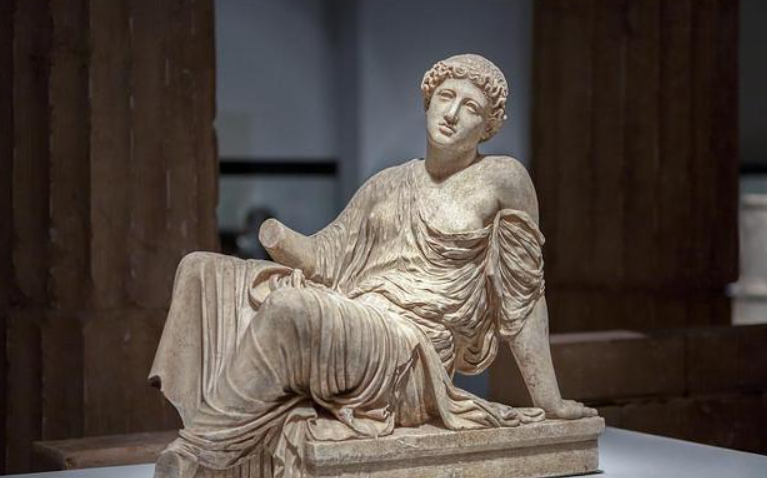 以《美狄亚》为视角,人本身第一次成了人类历史及其意识的主体