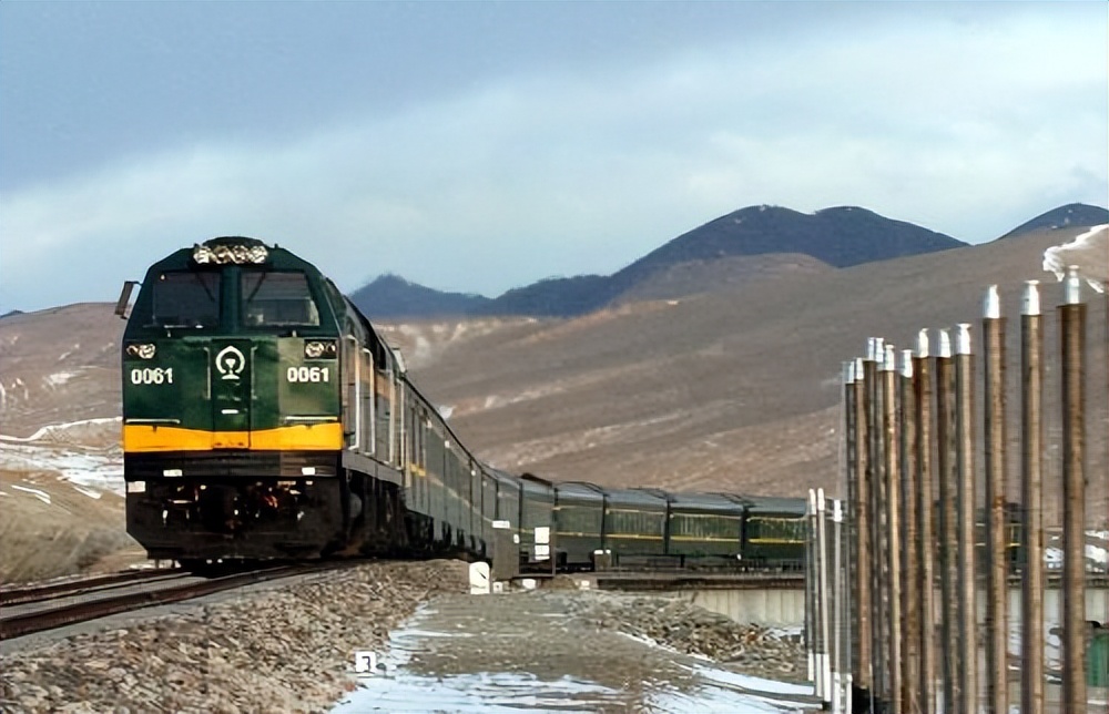 全球气候变暖,冻土逐渐融化,青藏铁路岌岌可危?