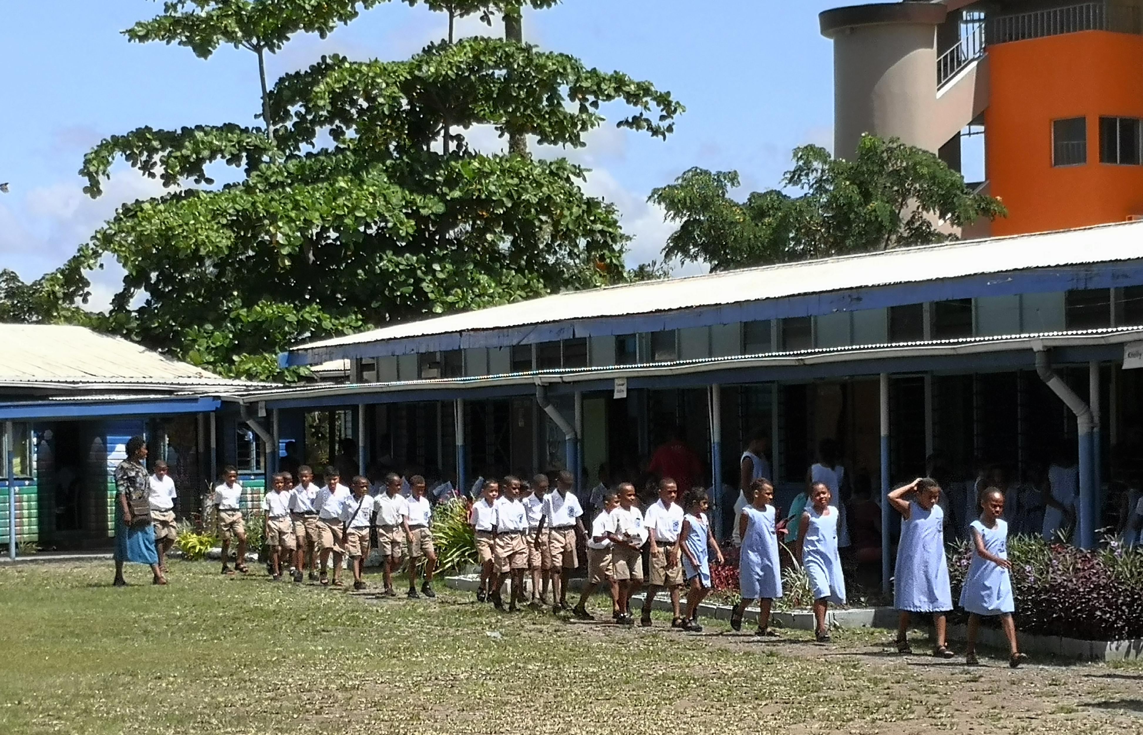 疫情下斐济学生开始新学年