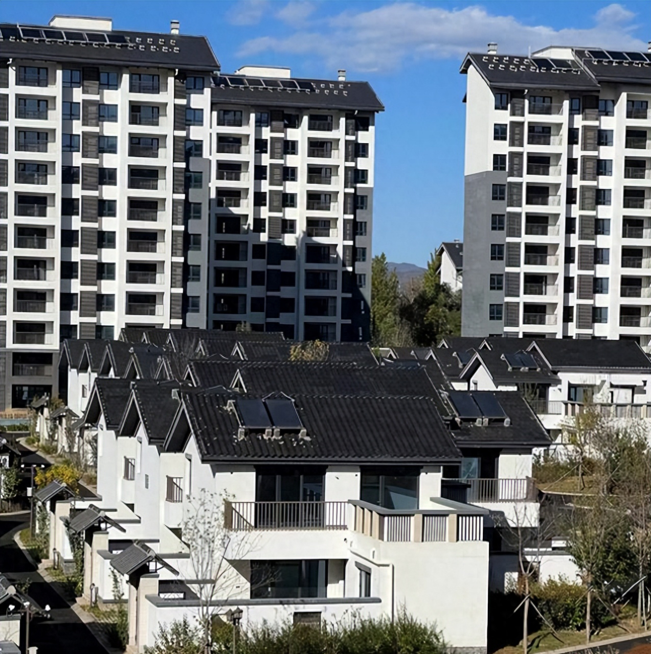 滦平县御龙谷行宫小镇3次行政处罚 仍违规修建独栋别墅, 禁墅令在我国