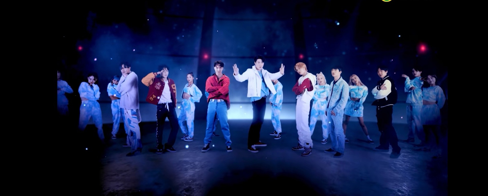 时隔三年,exo三大主舞同框,当年被喷最丑的张艺兴发展最好