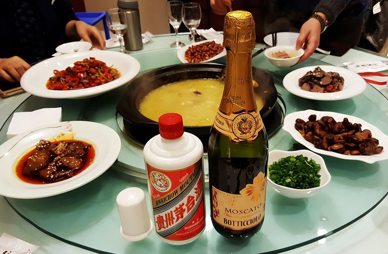 真实吃饭酒桌餐厅照片图片