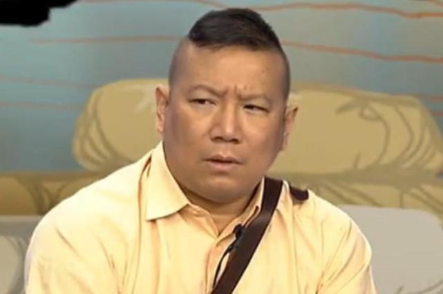 41岁的"西洋蔡",出生于医学世家,为了拍戏放弃做医生