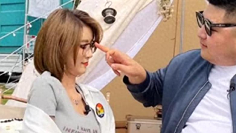 回顾:猴哥翻车路,一周掉粉100w,贱卖妻子化妆品,豪车仅卖7000