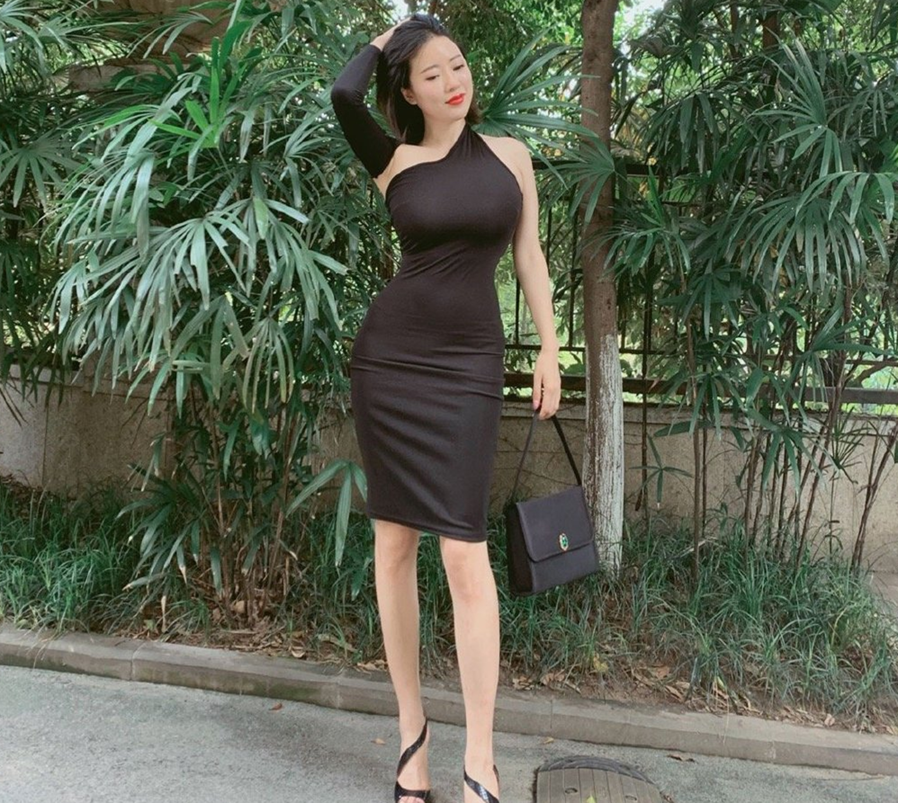 重庆小姐蒋娉婷:因"刘强东事件"走红,看到生活照想不火都难