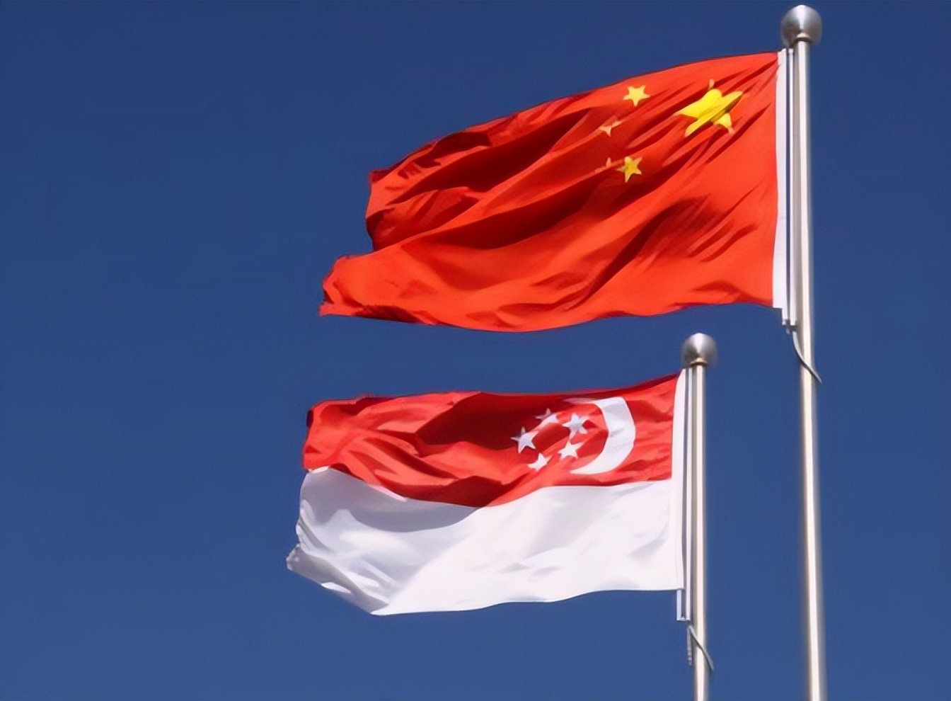 中国刚公布2023年军费,西方就发声抗议,新加坡外长说了句公道话