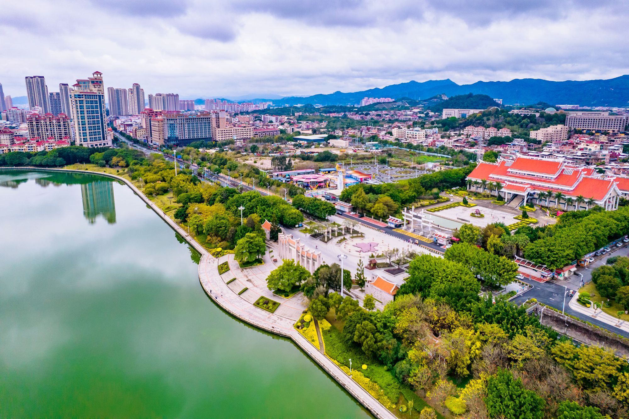 泉州也有一座西湖,水秀刺桐阁,鸟语伴花香,航拍风景如画