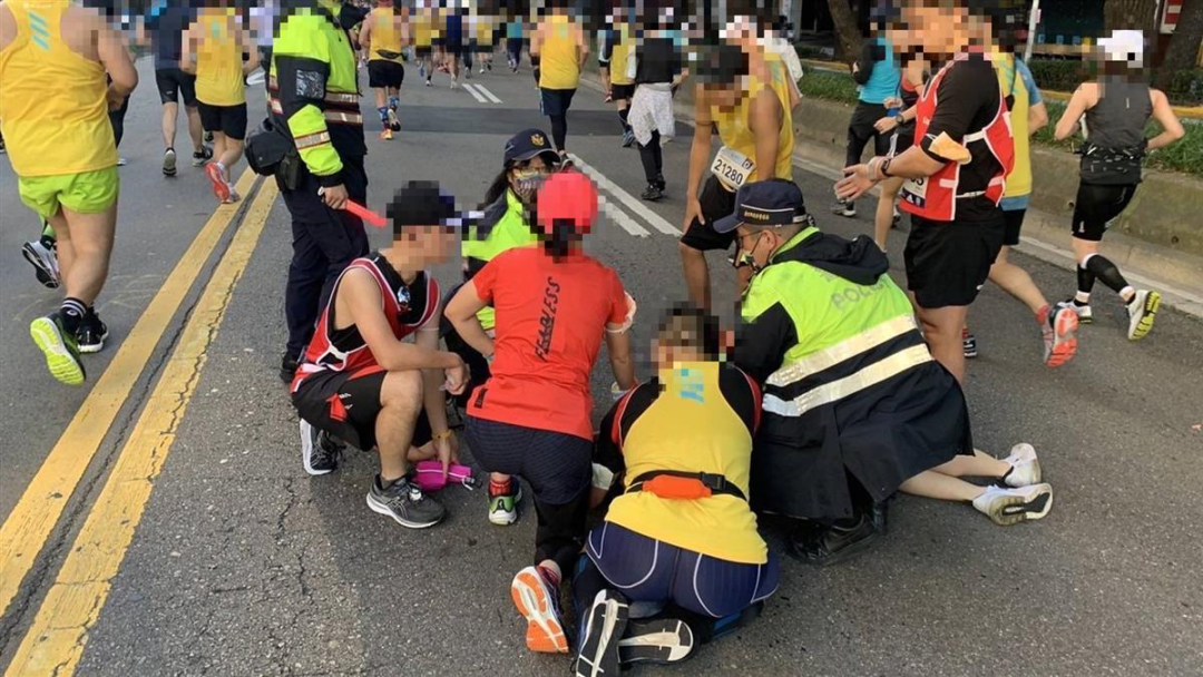台北马拉松5人猝倒!医生提醒:冬季运动危机四伏,千万小心!