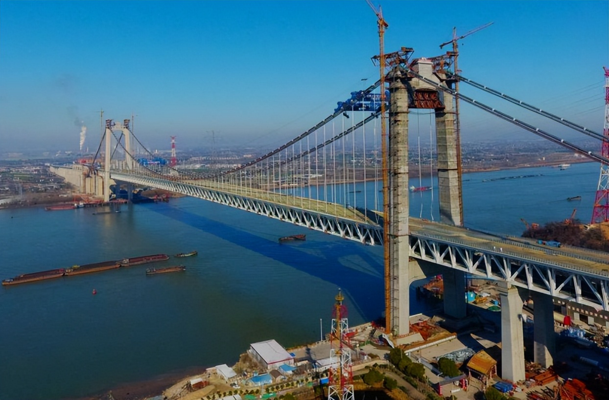 全球最大公铁两用悬索桥,跨度超过1000米,两端如何固定主钢缆?