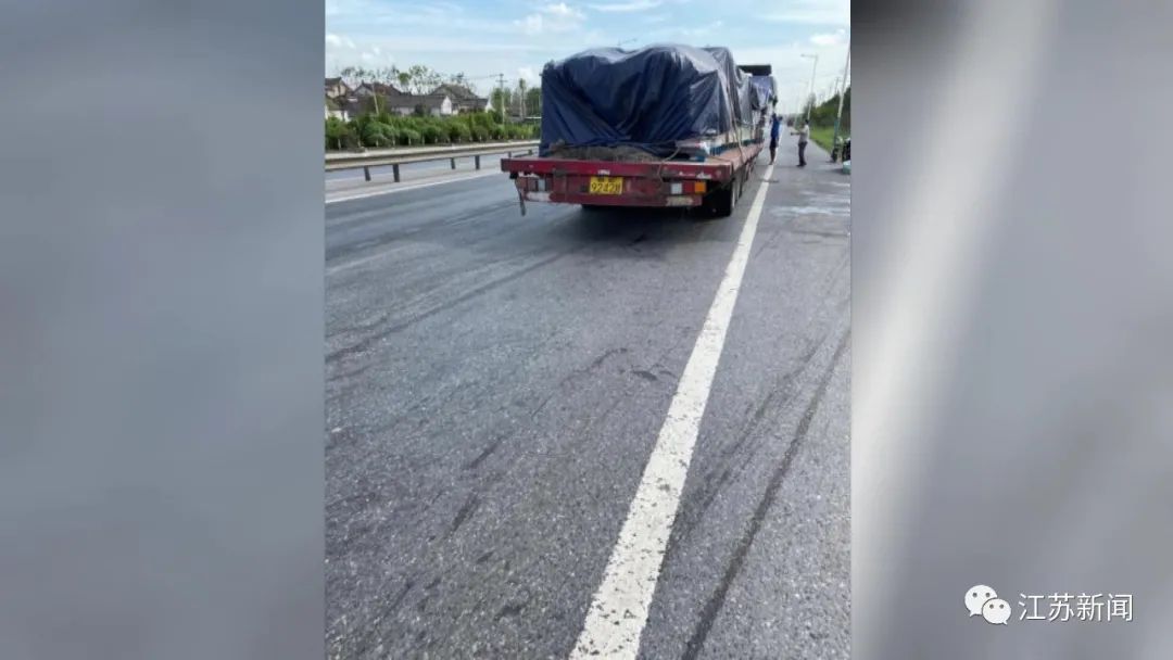 热点|数千瓶汽水散落在公路上，令人意想不到的一幕发生了……