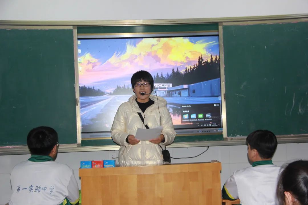 汶上县第一实验中学八年级家委会开展主题班会活动