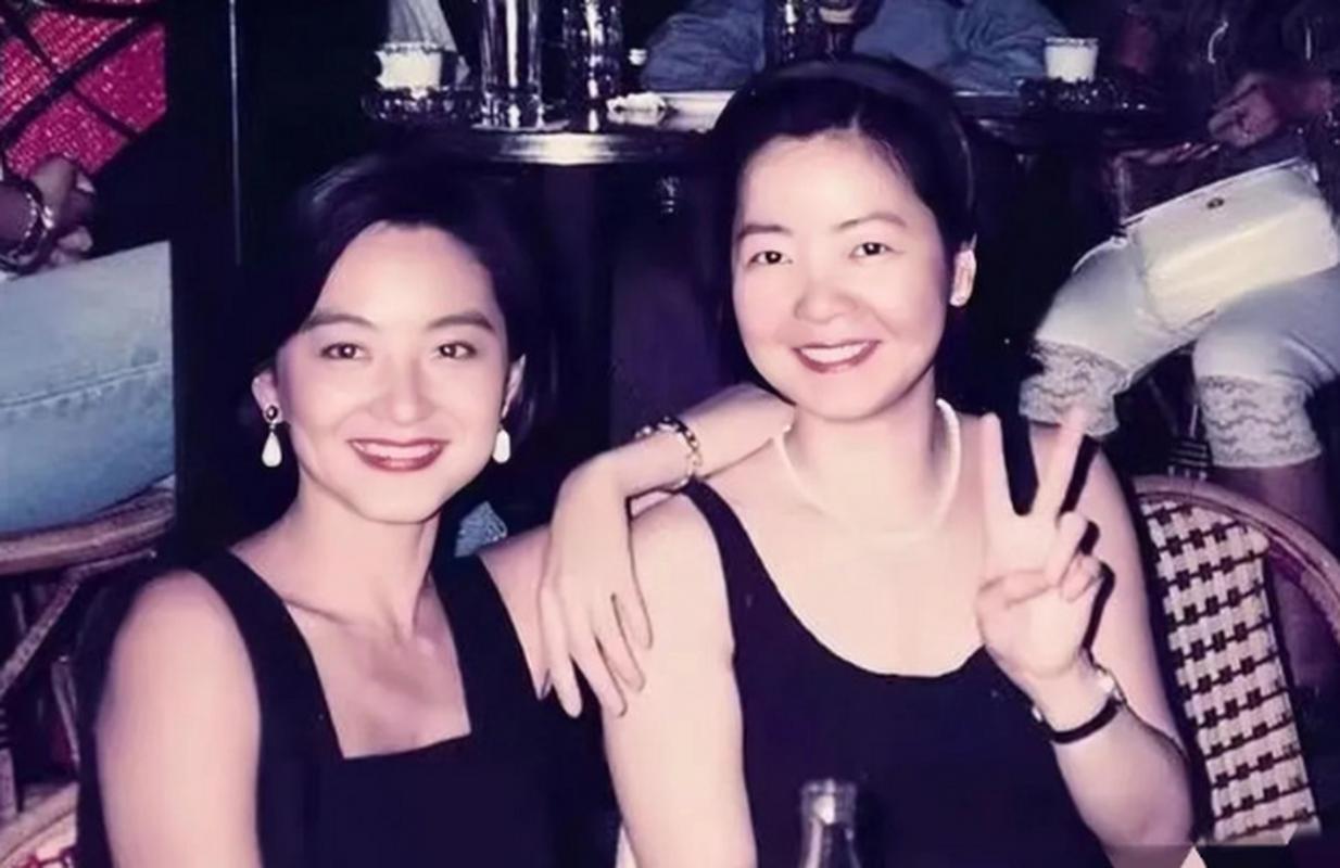 邓丽君与林青霞的神仙友谊:一起在法国海滩裸泳,被同一男人追求