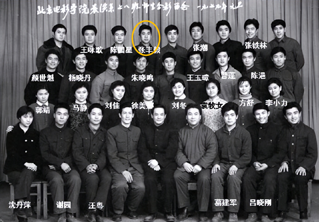 回顾演员张丰毅二婚娶小12岁娇妻霍凡相伴28年未生子女也幸福