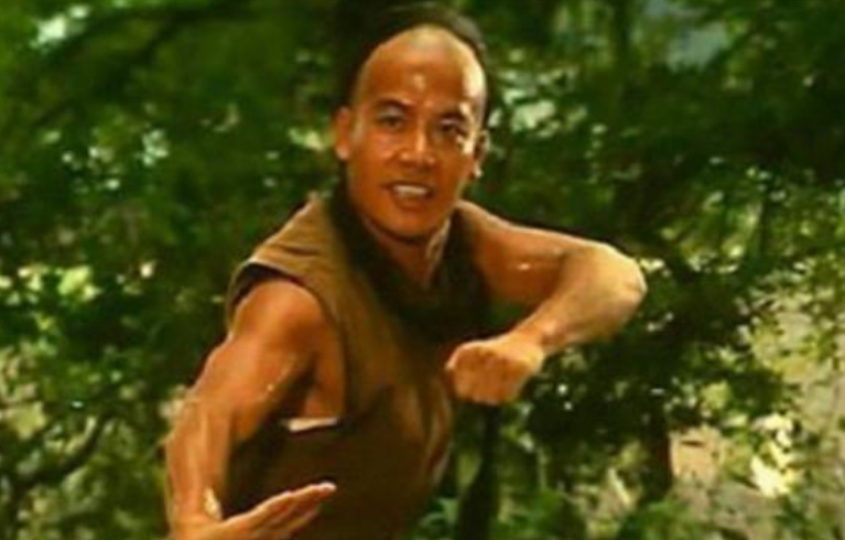 邱建国:曾是武术冠军,出演恶人后走红,拍戏睡觉时病发遗憾离世