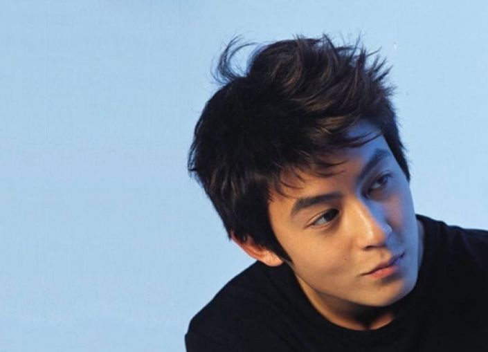 陈冠希年轻的时候有多受欢迎?成为最帅男神,很多女星争相合影