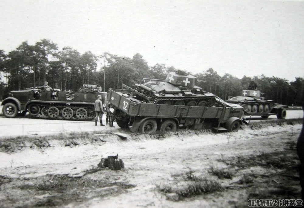 二战初期德军装备的两种重型卡车 到底有多牛?装两辆坦克满街跑