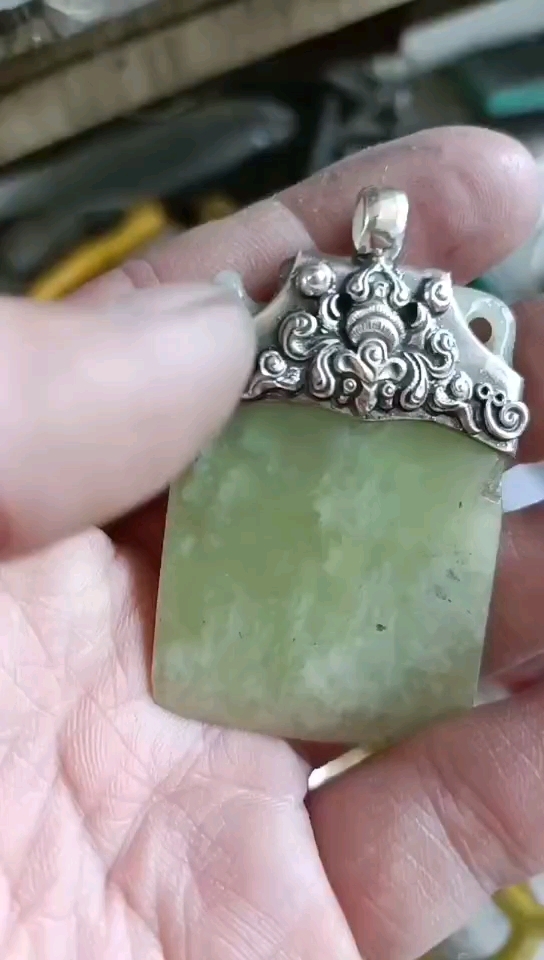 文化期少见双孔玉斧