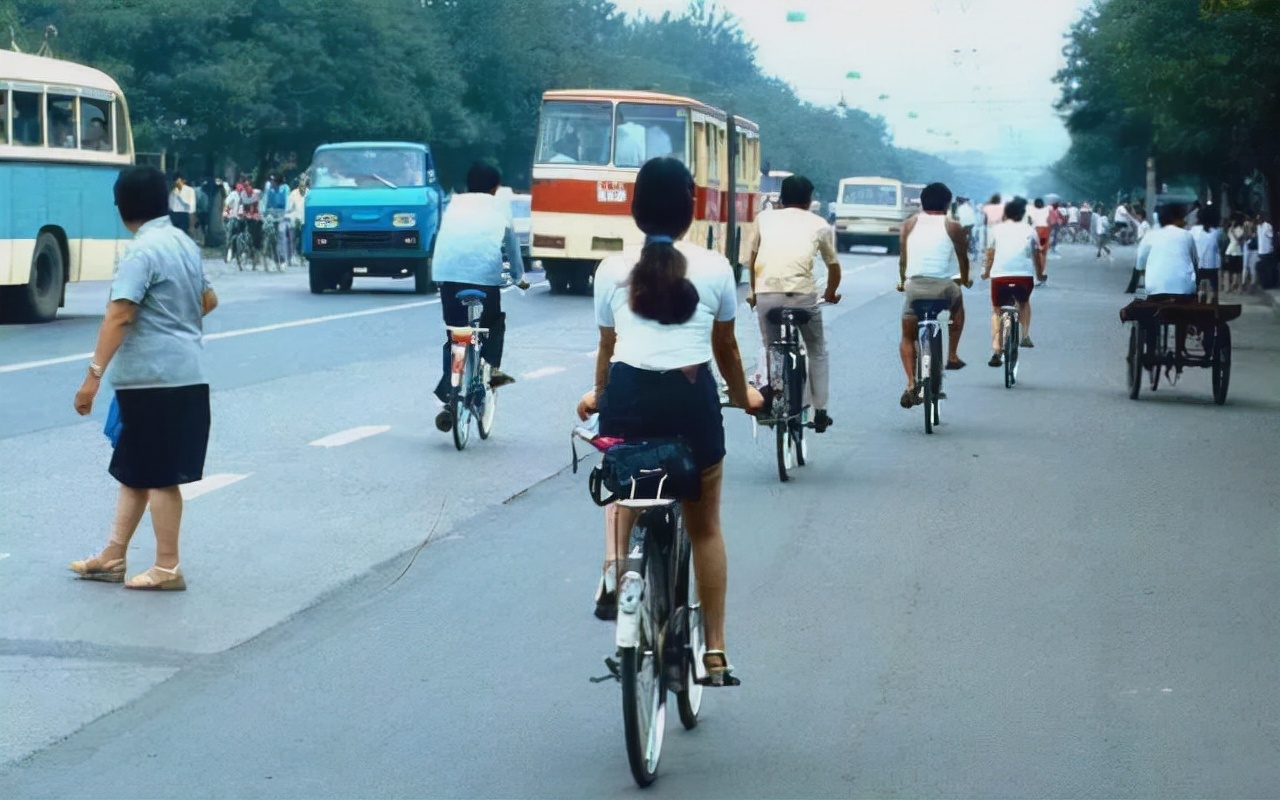 中国80年代最真实的50张老照片,无比怀念美好的回忆