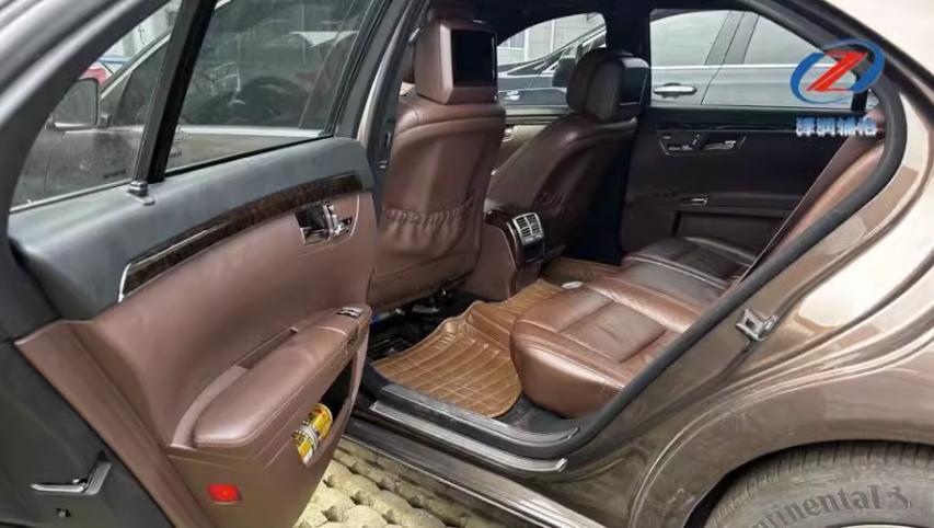 贵州省遵义市一辆奔驰s300l轿车将以16万起拍