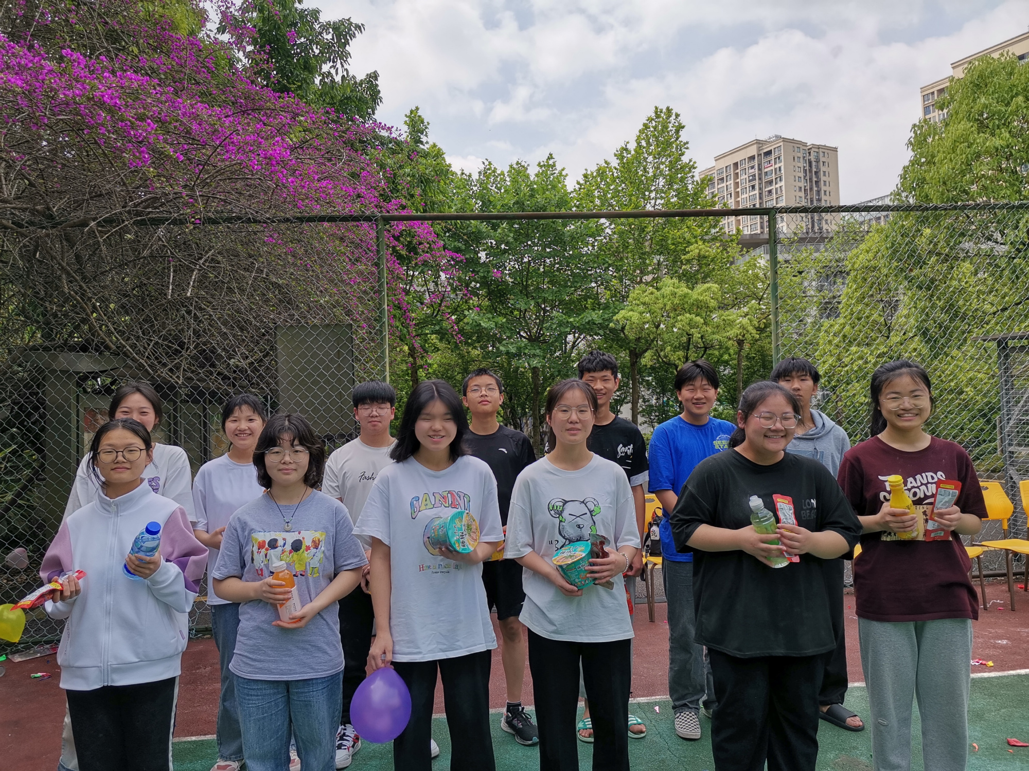 重庆市万州江南中学开展关爱"五一"留校学生系列活动