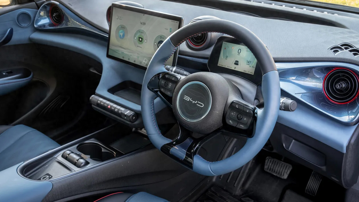 拥有巨大的潜在市场,比亚迪海豚右舵版实拍图发布