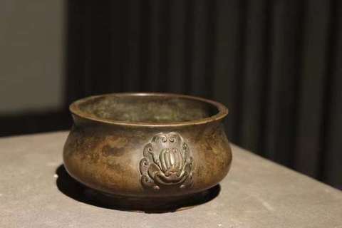 古韵沉烟 天鸡耳宣德炉  黄铜制 全品完整 皮壳老辣  尺寸:口径10.