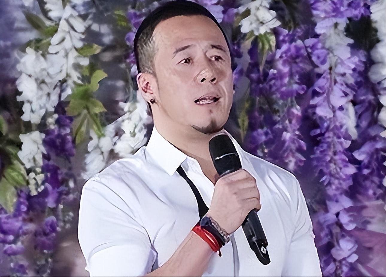 孙浩26岁上春晚走红得罪杨坤20年不说话55岁至今未婚未孕