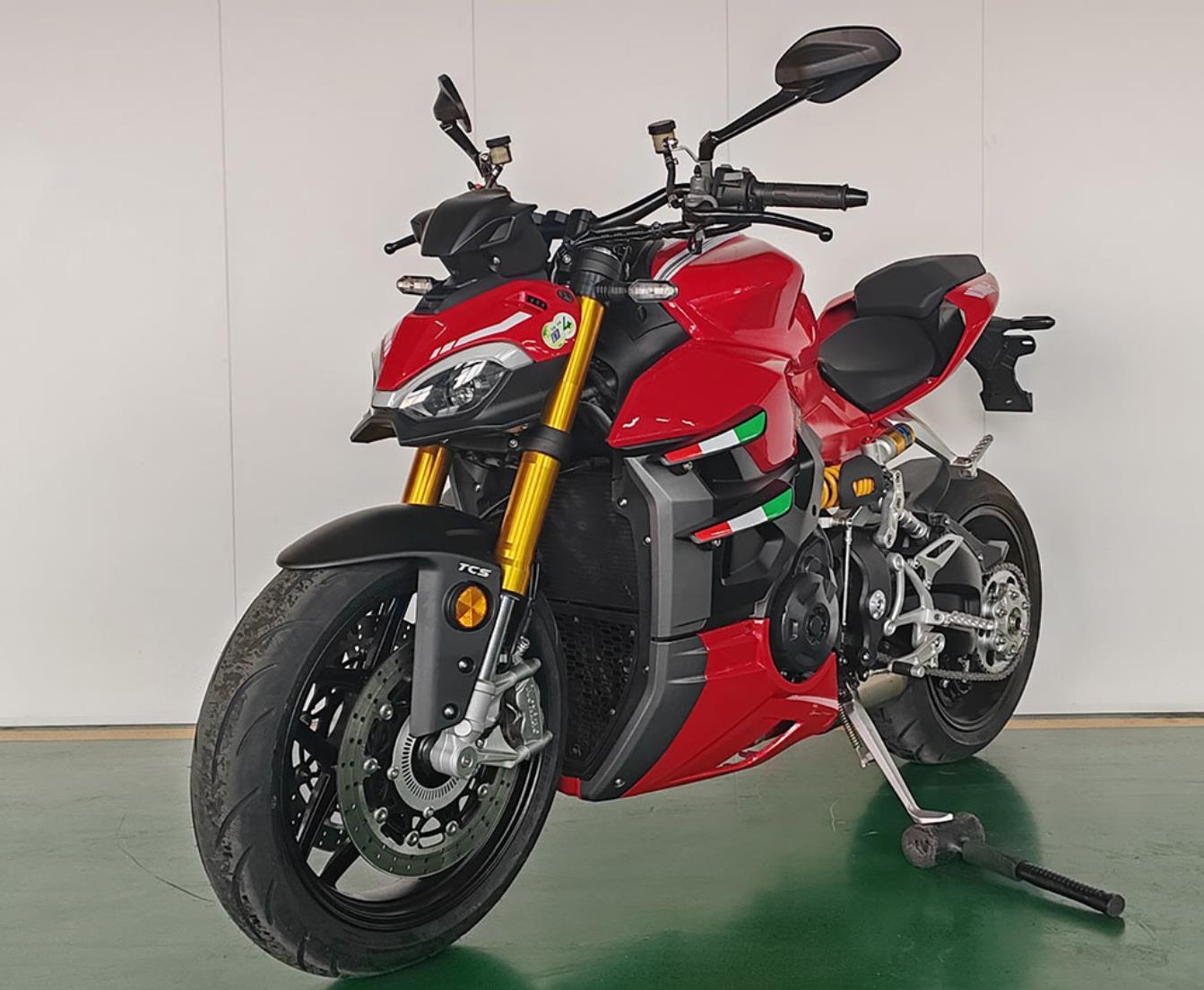 国产"杜卡迪街霸"来了!摩枭四缸街车亮相工信部