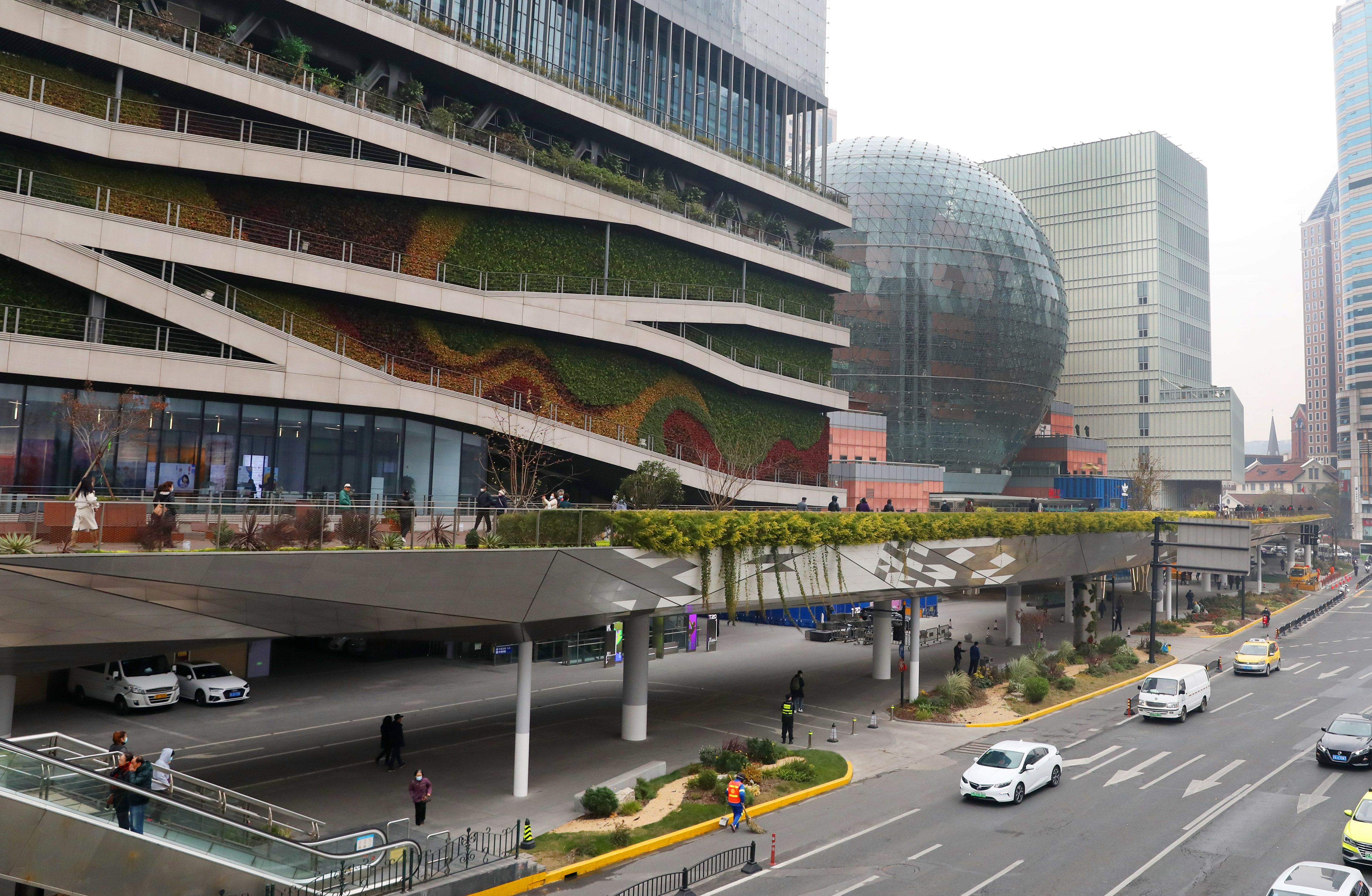 上海:徐家汇商圈空中连廊一期建成开放(2)