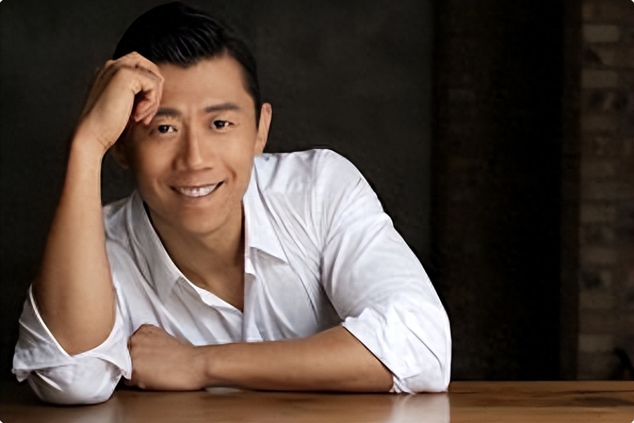 成立了专属自己的经纪公司,而当时陈道明自然也是她第一位签约的艺人