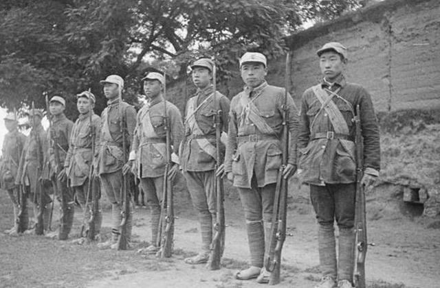 八路军子弹袋是什么样的?看完这些老照片之后才懂得被神剧欺骗了