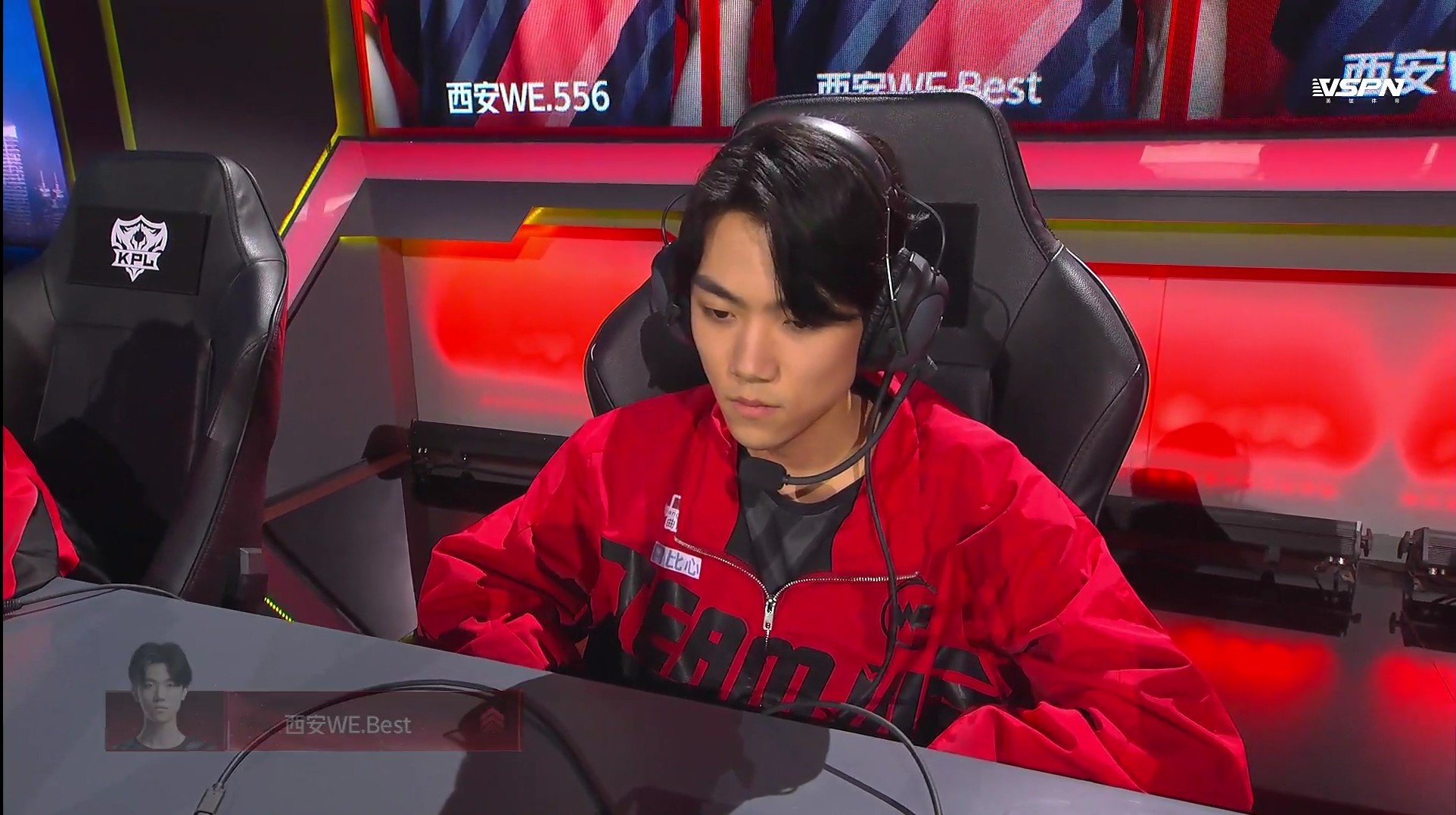 we3-2险胜lgd:比赛当天北诗直播到半夜2点,临时上场都比依恋强