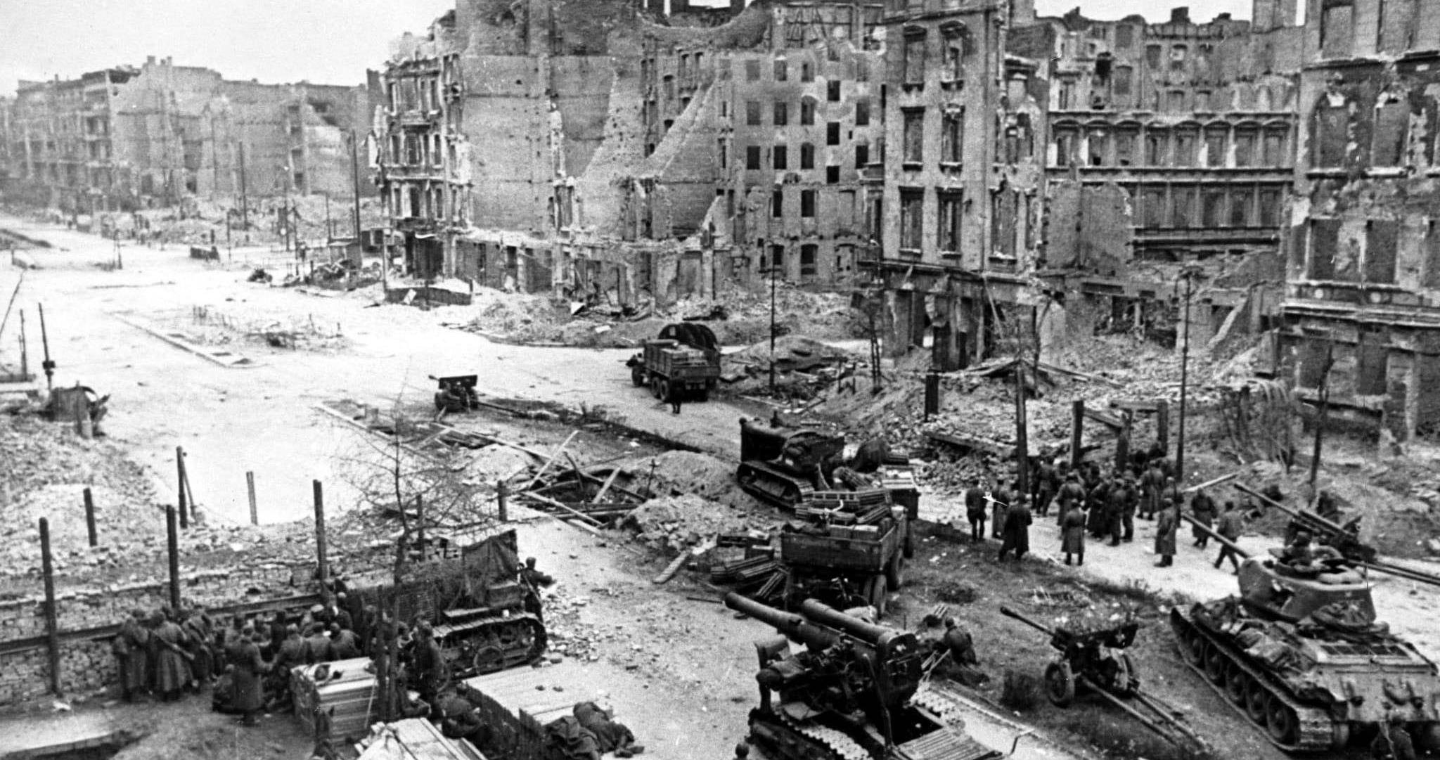 柏林会战:人肉攻城战,35万苏军倒在攻克柏林的前夜!
