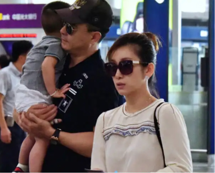 唐静:与王新军离异后,发誓不再嫁人,她与儿子的生活状况怎样?