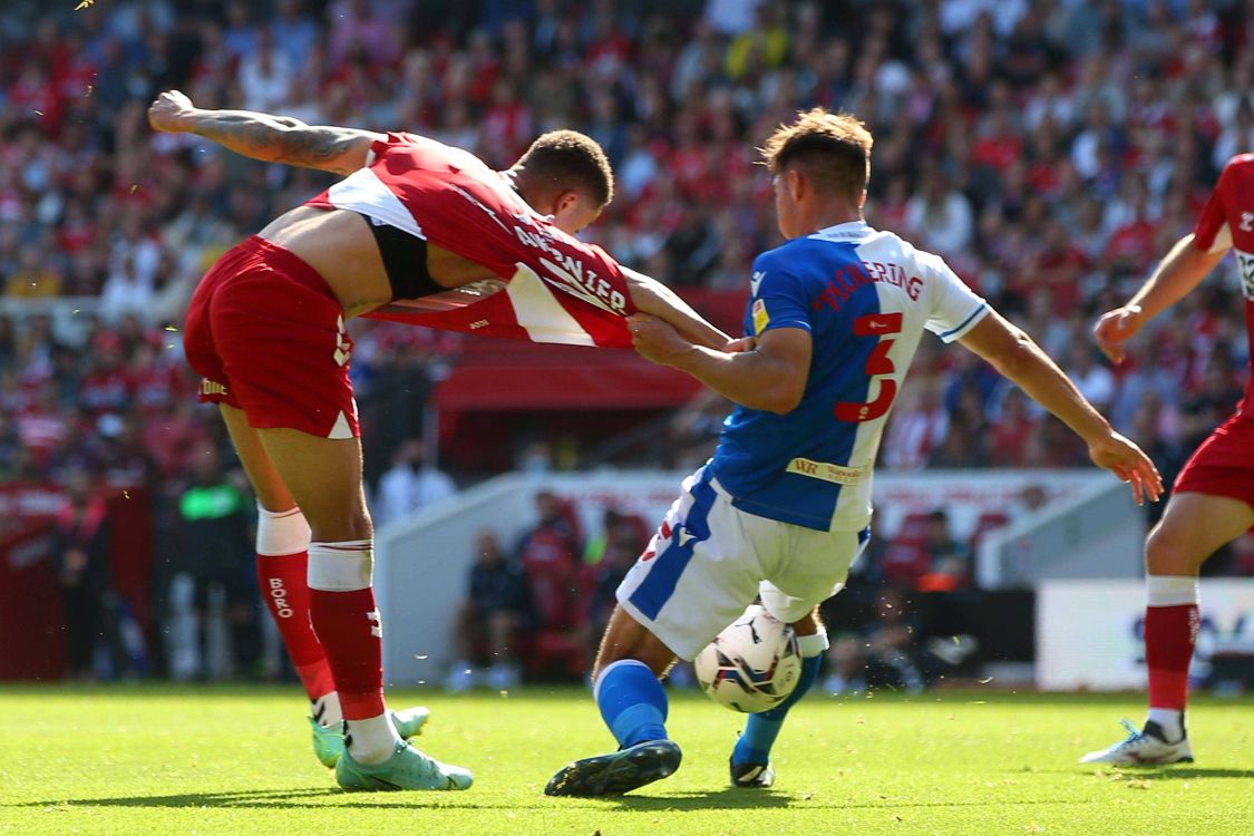 周六足球赛事!布莱克本花式吊打伯明翰,塞维利亚主场难求一败