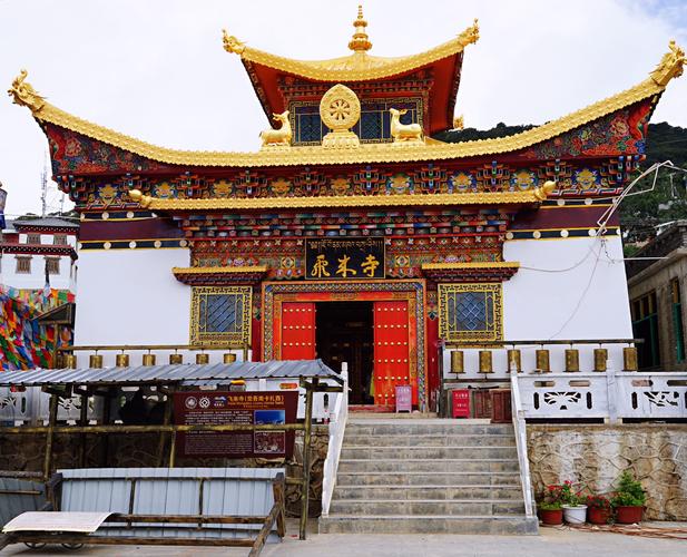 云南一奇葩寺庙,名气很大却很少有人真正到达,雪山景色超美