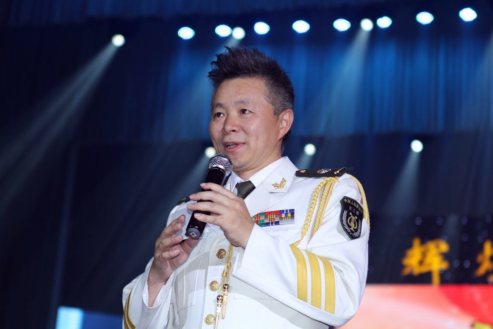 "西部歌王"王宏伟与小13岁妻子杨珊珊,夫妻琴瑟和鸣,幸福温馨