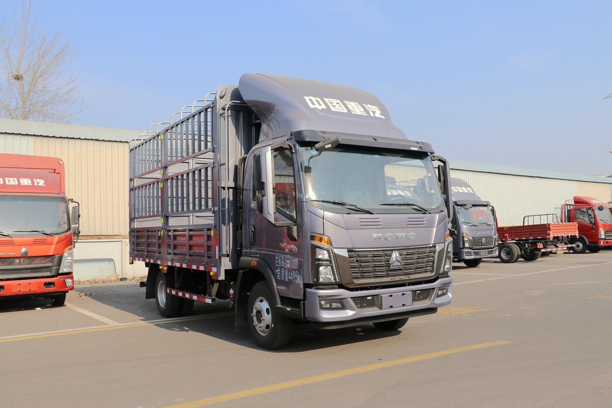 0l发动机 8挡变速箱,实拍重汽豪沃新统帅轻卡,11.9万就能开走