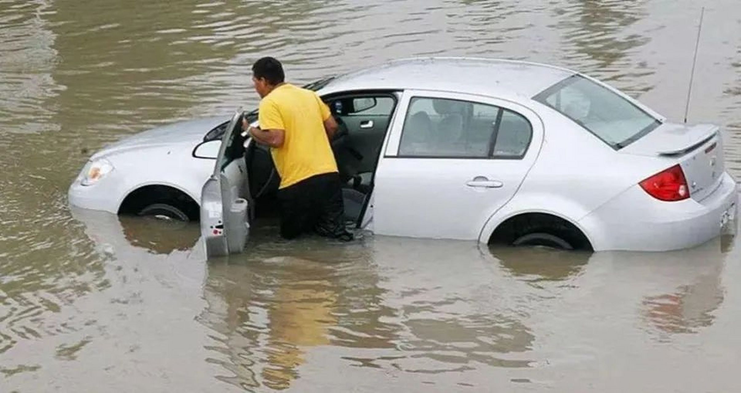 最近受台风的影响,国内多地出现了城市内涝,被淹的车辆更是数不胜数.