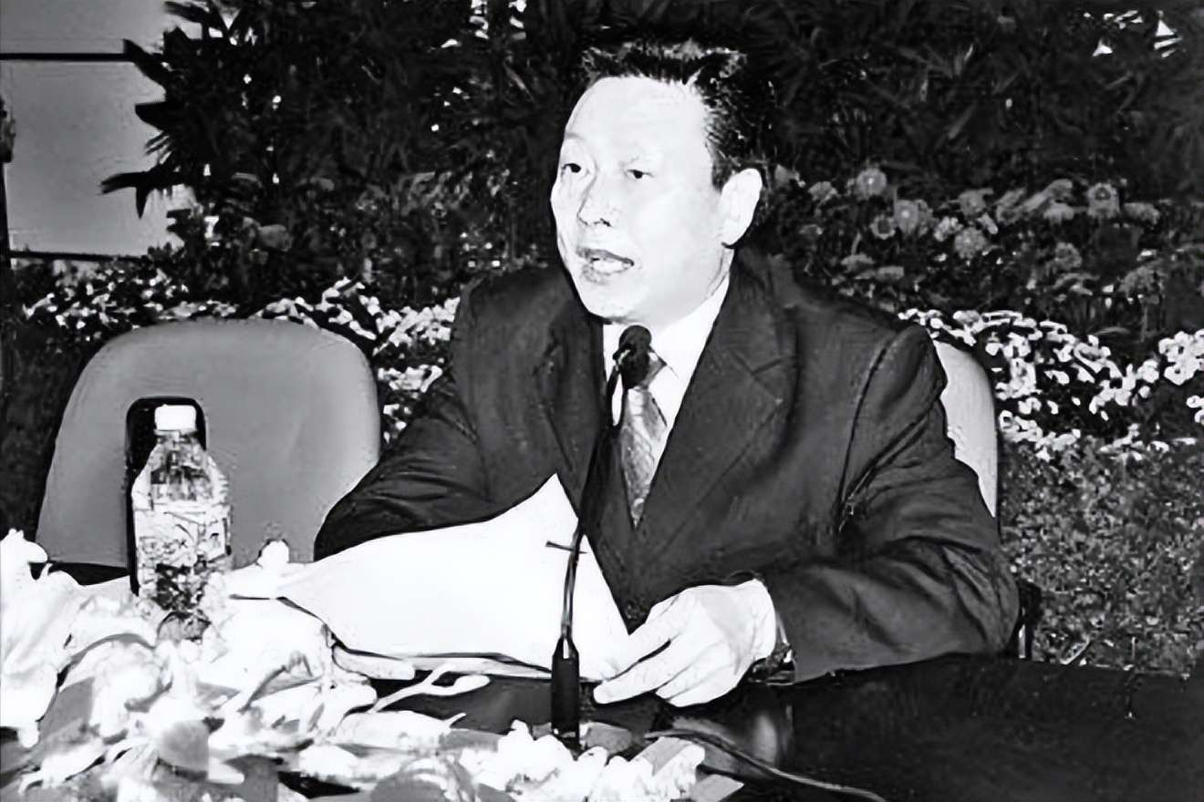 重庆"好色贪官"张宗海:包养70多个情妇,曾是人民"好公仆"